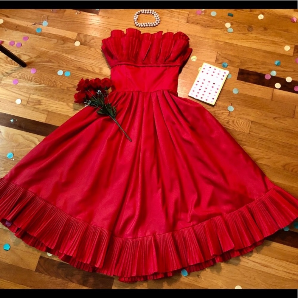 🌹 Gorgeous Valentine 50’s Era Prom Dress!